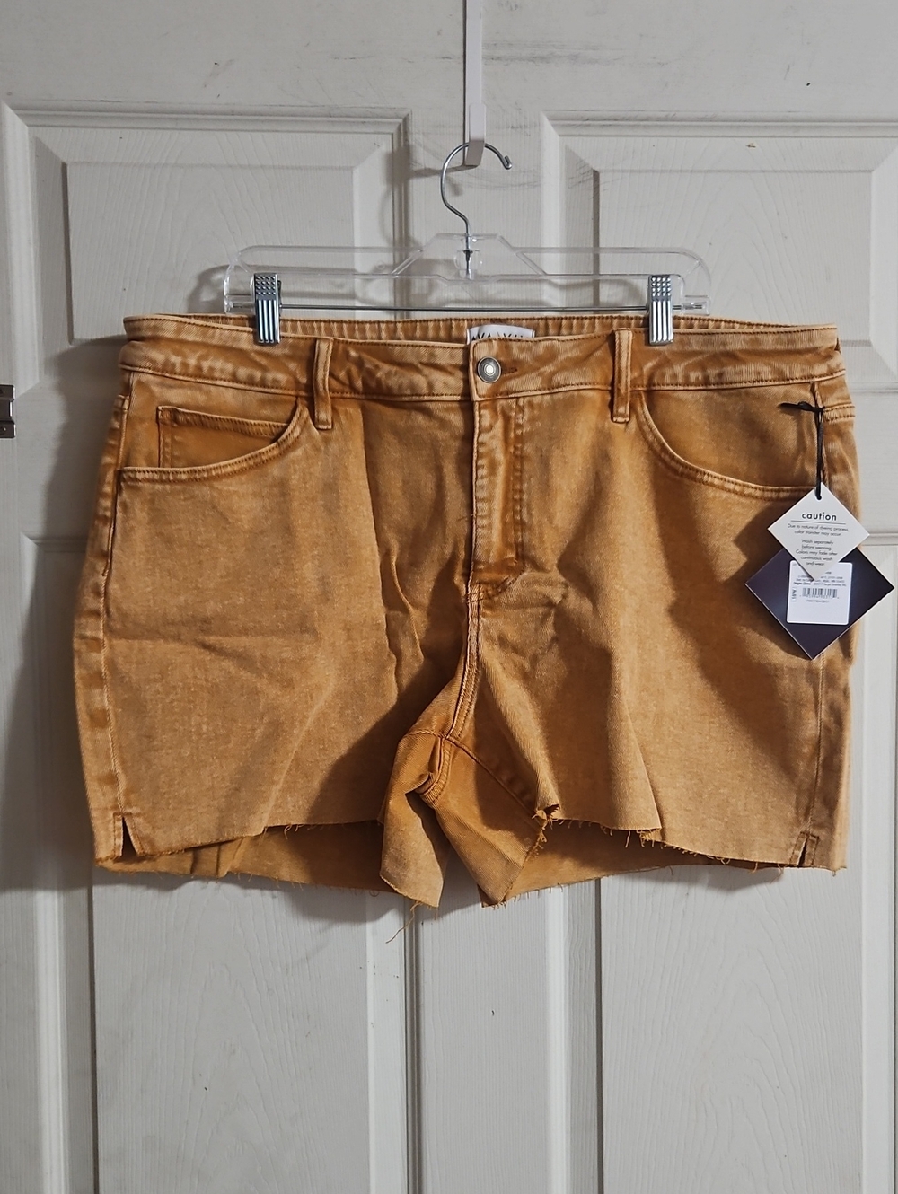 AVA & VIV MID RISE RUST DENIM SHORTS: 4 IN INSEAM: NEW WITH TAGS: SIZE 18W